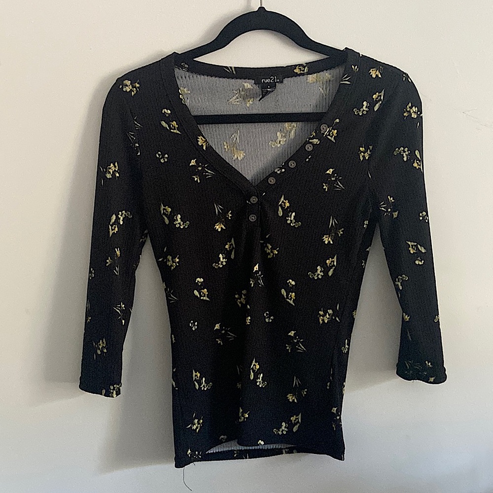 Rue 21 Black Floral V-Neck Top